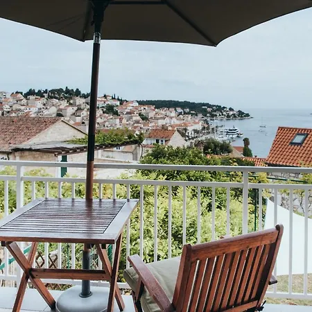 招待所 Anatota Hvar 4*