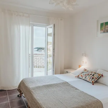 Anatota Hvar 4*