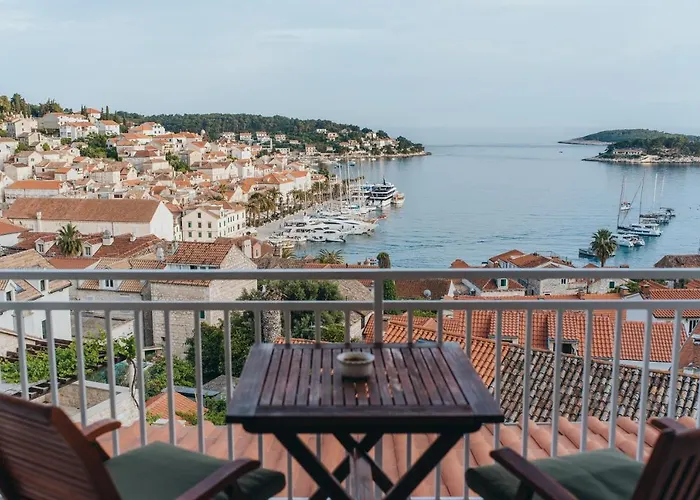 Anatota Hvar Vendégház 4*