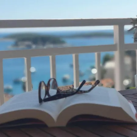 Anatota Hvar بيت ضيافة