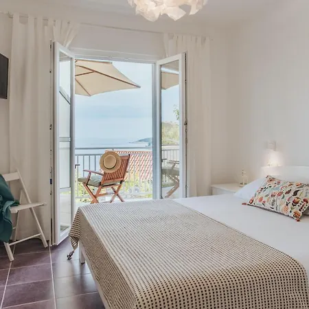 Anatota Hvar 4*