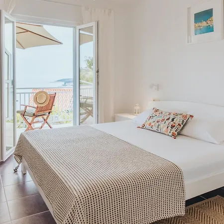 Anatota Hvar Гостевой дом 4*