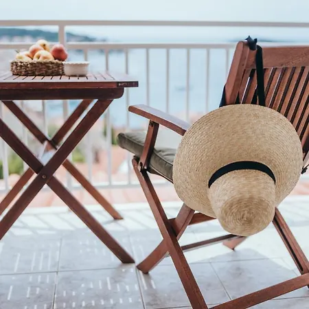 Anatota Hvar 4* هفار