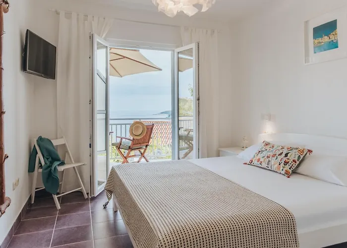 Anatota Hvar 4*