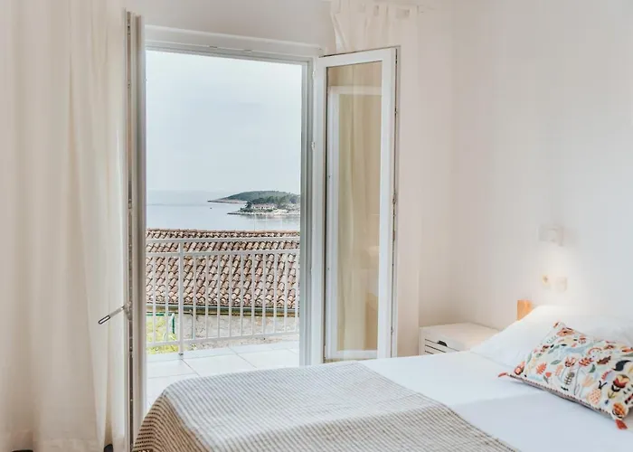 Anatota Hvar Affittacamere 4*