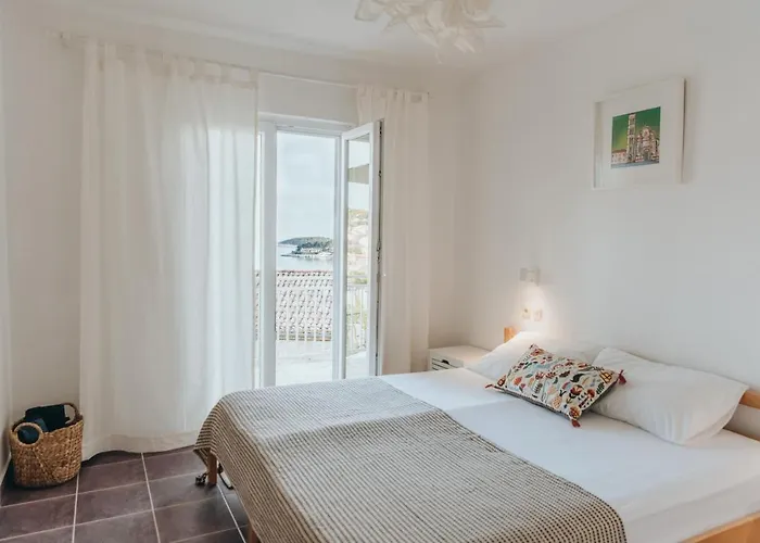 Anatota Hvar 4*