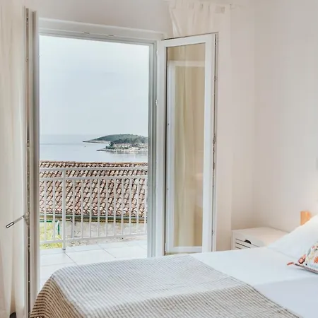 Anatota Hvar Vendégház 4*