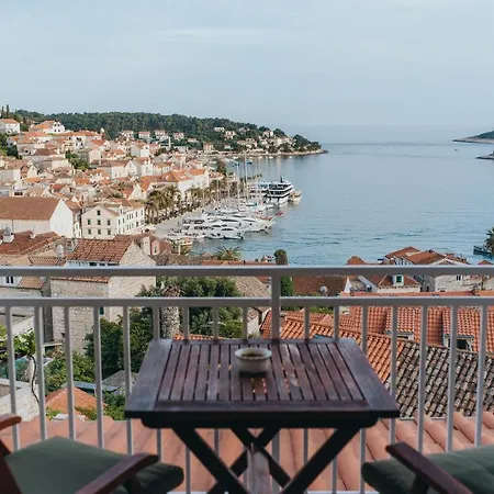 Anatota Hvar Vendégház 4*