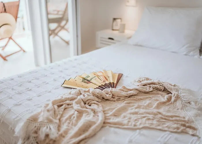 Anatota Hvar חוואר