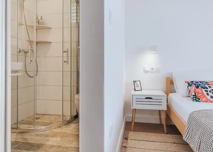 Anatota Hvar חוואר